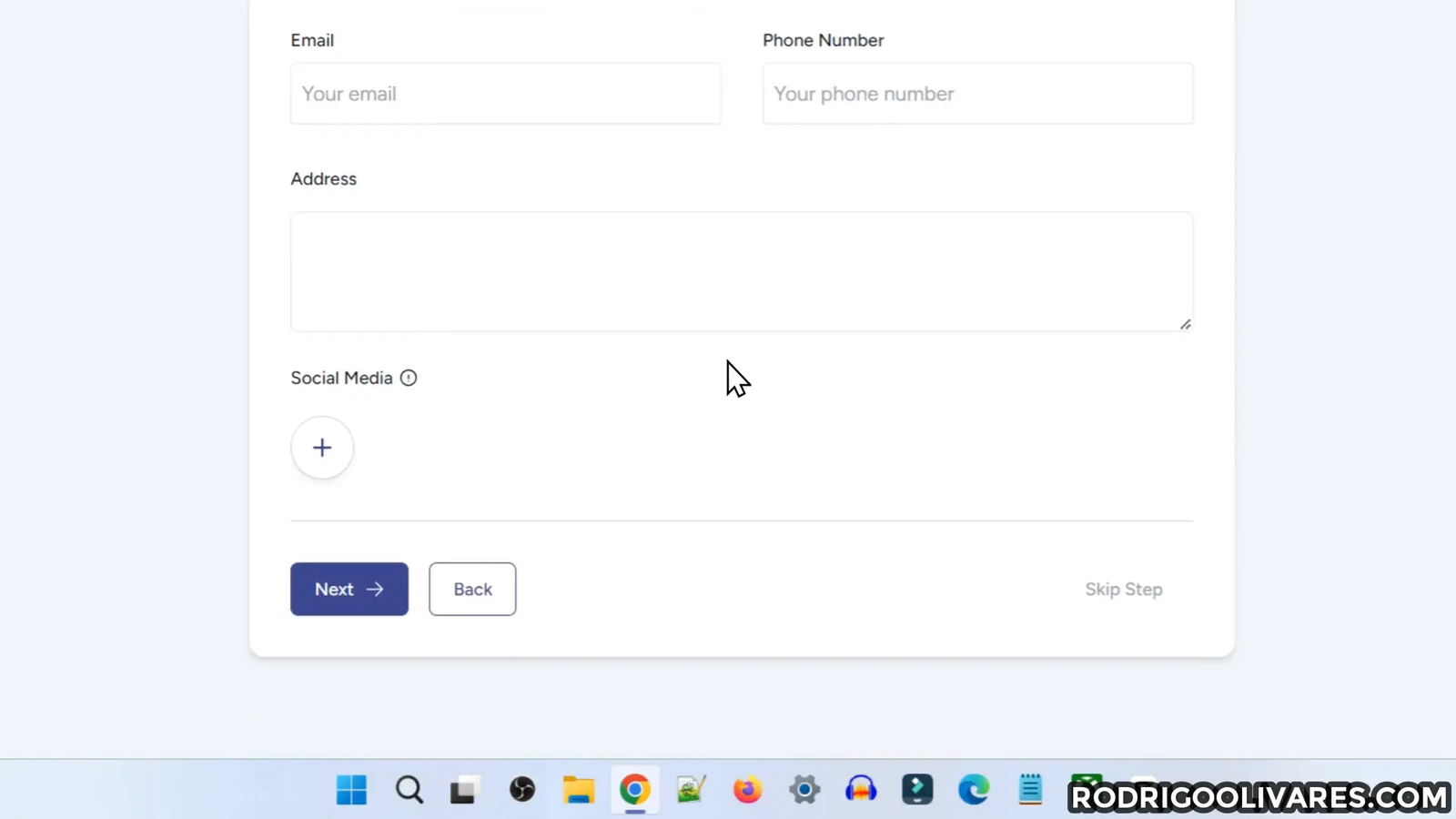 Añadiendo información de contacto