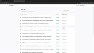 Pantalla de 'Artículos' en la app mostrando títulos, estado 'Publicado', fecha de modificación y el enlace 'Analizar'.