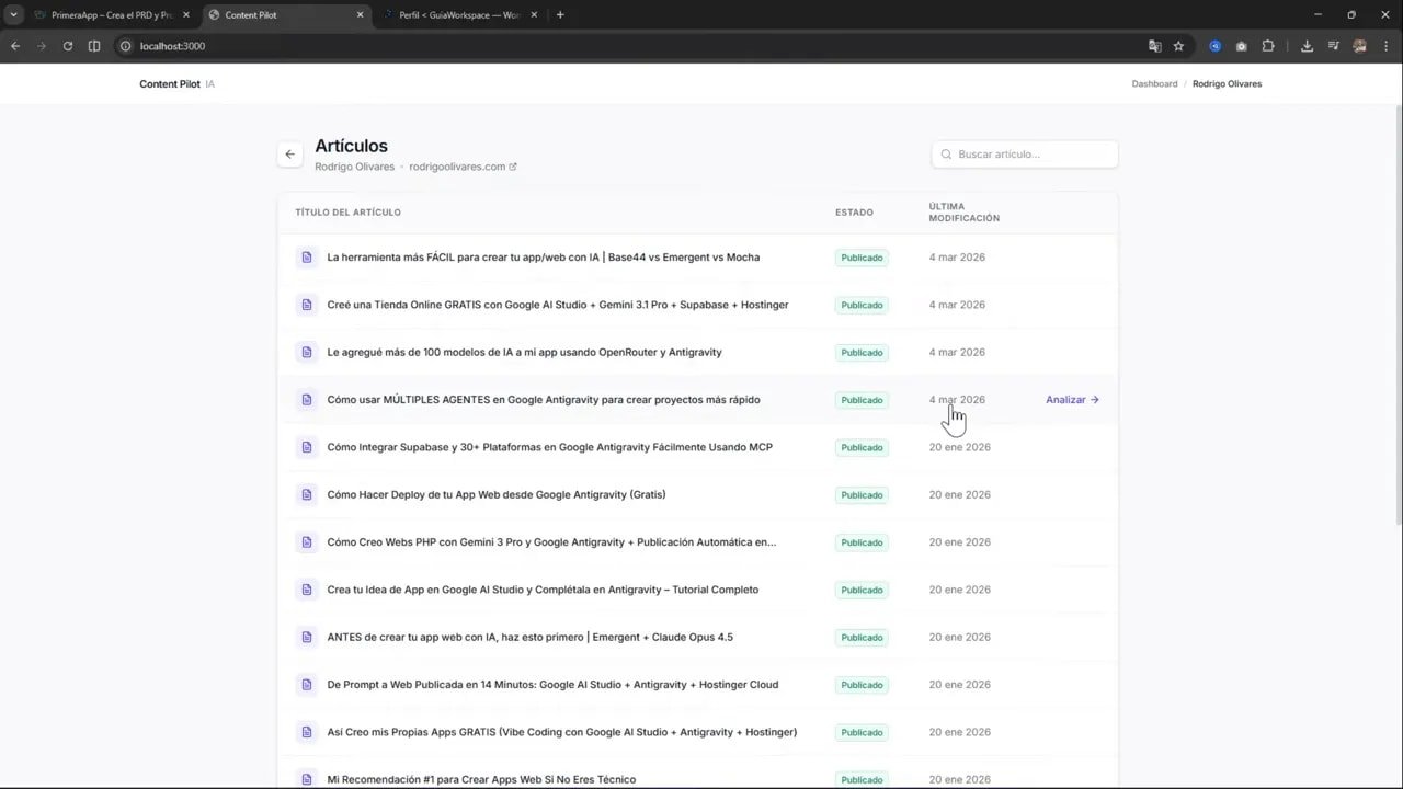 Pantalla de 'Artículos' en la app mostrando títulos, estado 'Publicado', fecha de modificación y el enlace 'Analizar'.