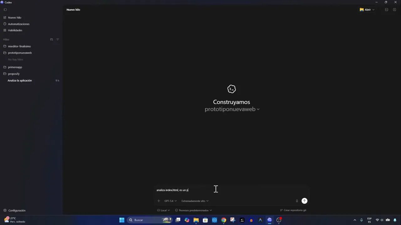 Interfaz de Codex en modo oscuro mostrando el proyecto 'prototiponuevaweb' y el prompt 'analiza index.html...' en la caja de entrada.