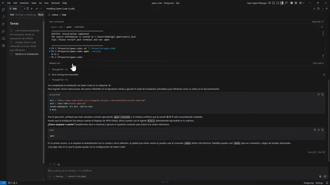 Interfaz de Antigravity mostrando la verificación de instalación con 'qwen --version' y el número de versión