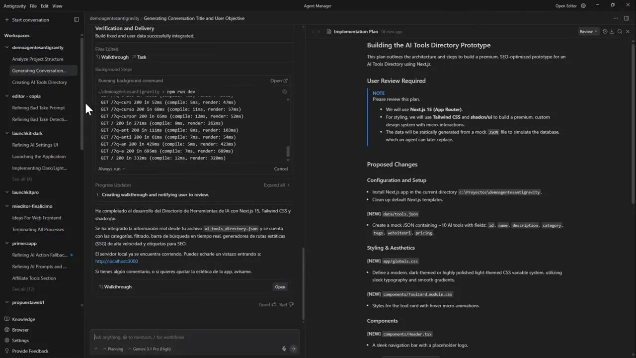 Antigravity mostrando conversación/registro del agente y, a la derecha, el plan de implementación con cambios propuestos y archivos referenciados
