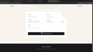 Formulario de reserva AURA en la web publicada, con campos de nombre, email, servicio, fecha y hora
