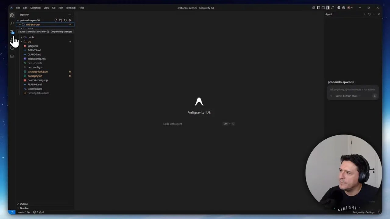 Antigravity IDE con explorador de archivos y panel del agente en modo oscuro