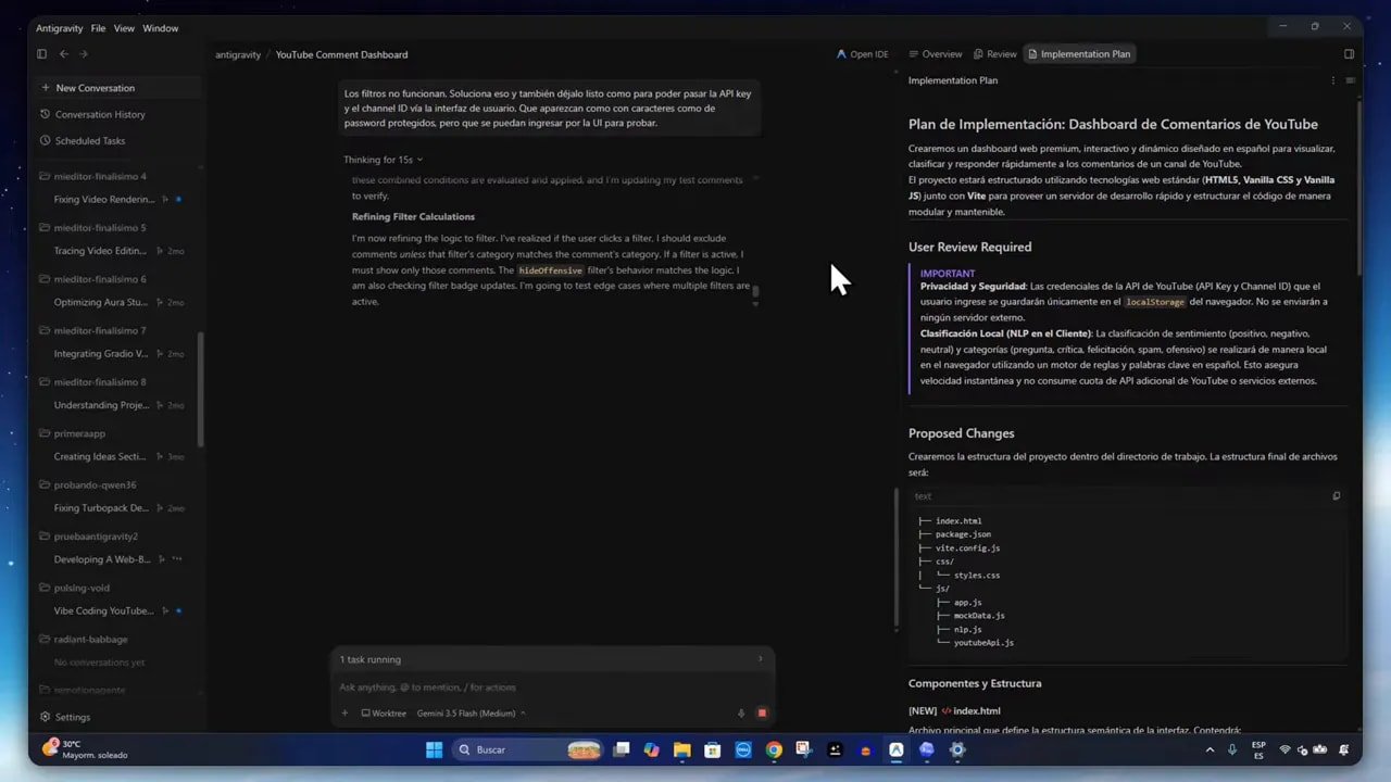 Antigravity mostrando Implementation Plan, Proposed Changes y estructura de archivos para el dashboard de comentarios de YouTube