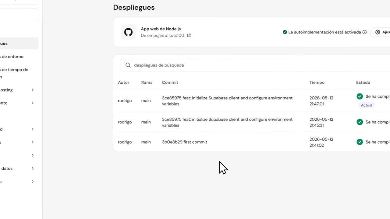 Pantalla de despliegues con historial y estado de la publicación en un proyecto web