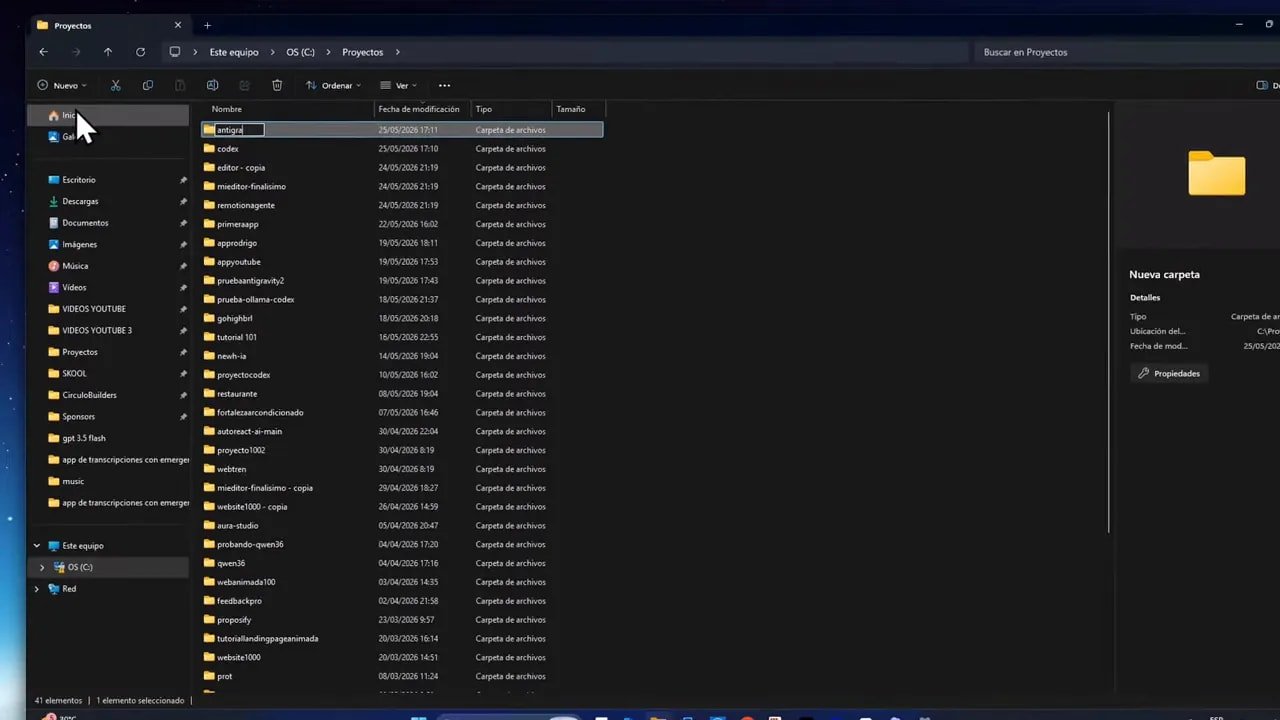Explorador de Windows con carpetas de proyectos para Antigravity y Codex en una misma estructura local