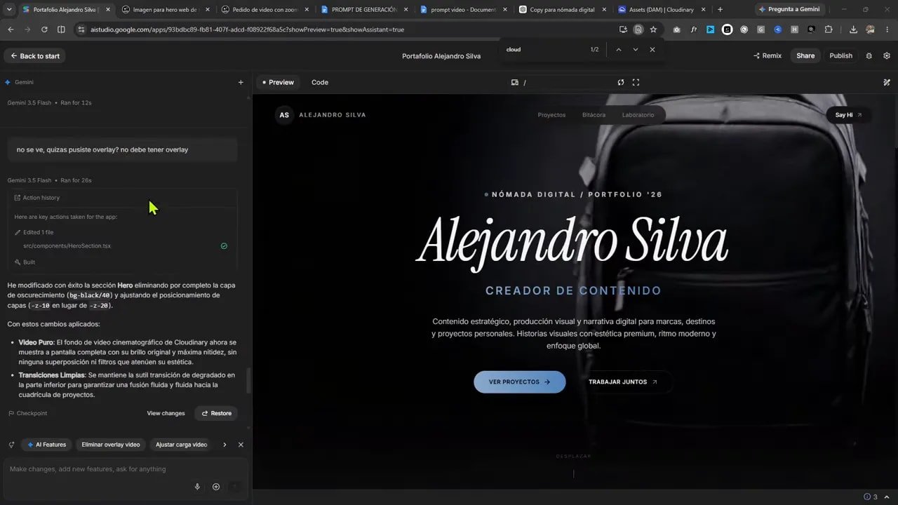 Hero de una web oscura con texto a la izquierda y una mochila grande a la derecha