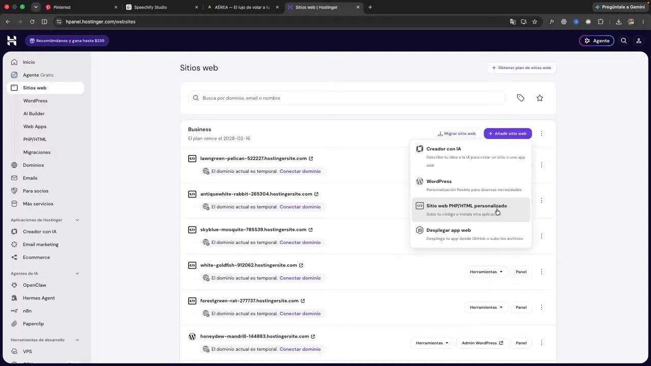 Panel de Hostinger con el menú para añadir un sitio web abierto