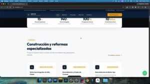 Página de servicios de la constructora con fondo blanco y cabecera azul
