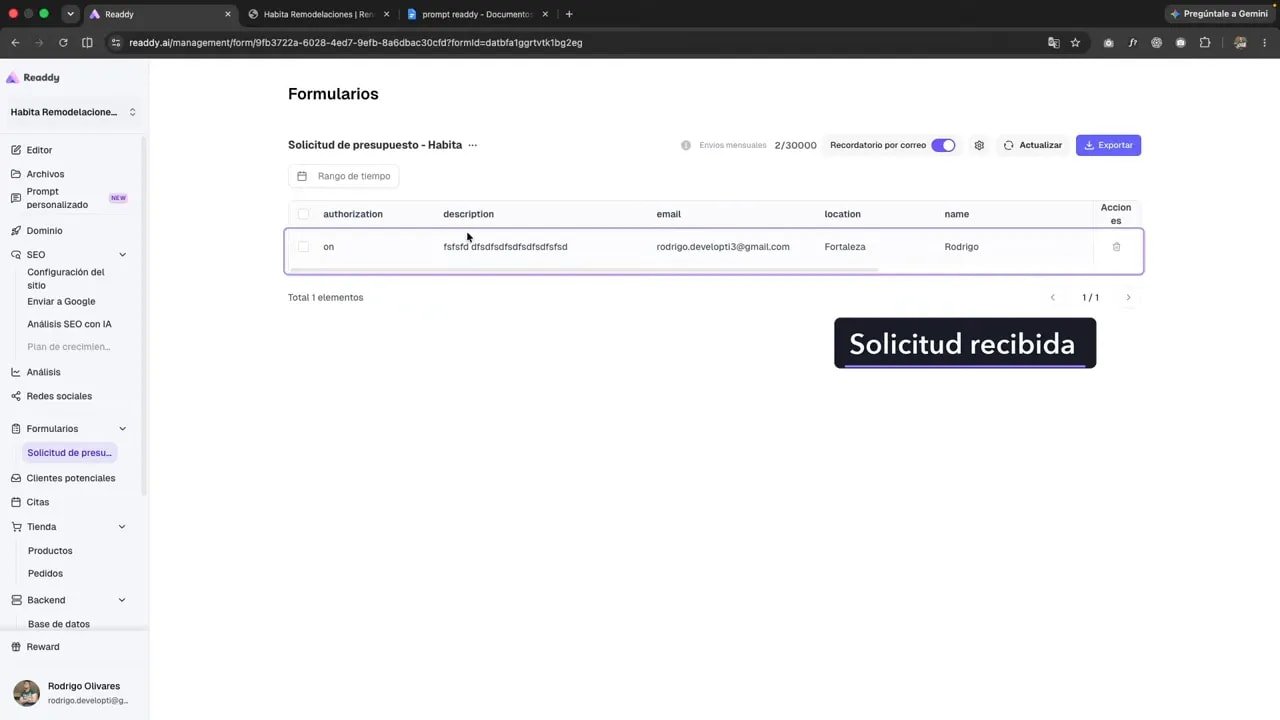 Crea y vende webs en una sola plataforma con Readdy e inteligencia artificial 5 Panel de formularios con una solicitud registrada y un recuadro que destaca la fila recibida